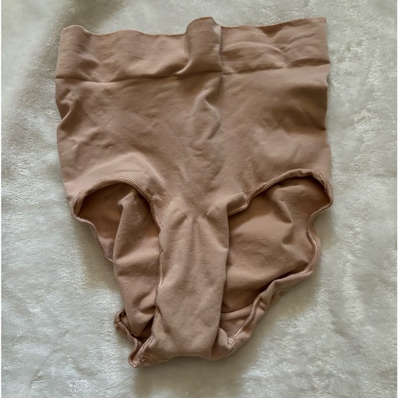 Skims Shapewear - Picture 1 of 3